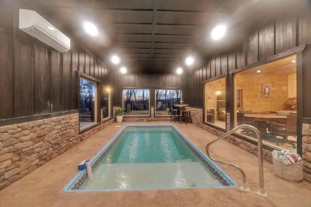 Honeybear Hideaways - Modern Luxurious With Pool, Hot Tub, Fire Place, Game And Theater Holiday home *