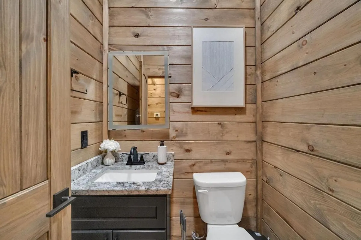Honeybear Hideaways - Modern Luxurious With Pool, Hot Tub, Fire Place, Game And Theater