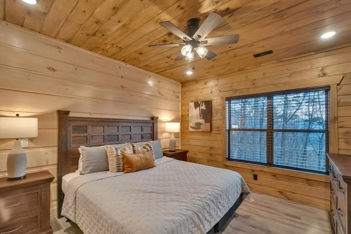 Honeybear Hideaways - Modern Luxurious With Pool, Hot Tub, Fire Place, Game And Theater Holiday home *