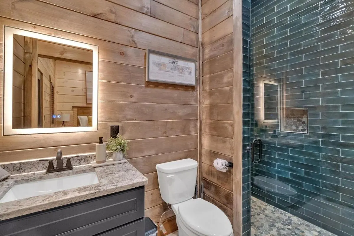 Honeybear Hideaways - Modern Luxurious With Pool, Hot Tub, Fire Place, Game And Theater Pigeon Forge