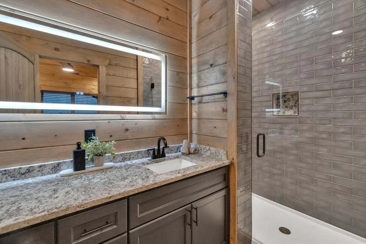 Honeybear Hideaways - Modern Luxurious With Pool, Hot Tub, Fire Place, Game And Theater *