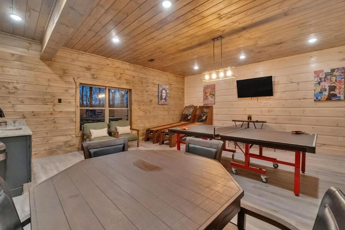 Honeybear Hideaways - Modern Luxurious With Pool, Hot Tub, Fire Place, Game And Theater Holiday home Pigeon Forge