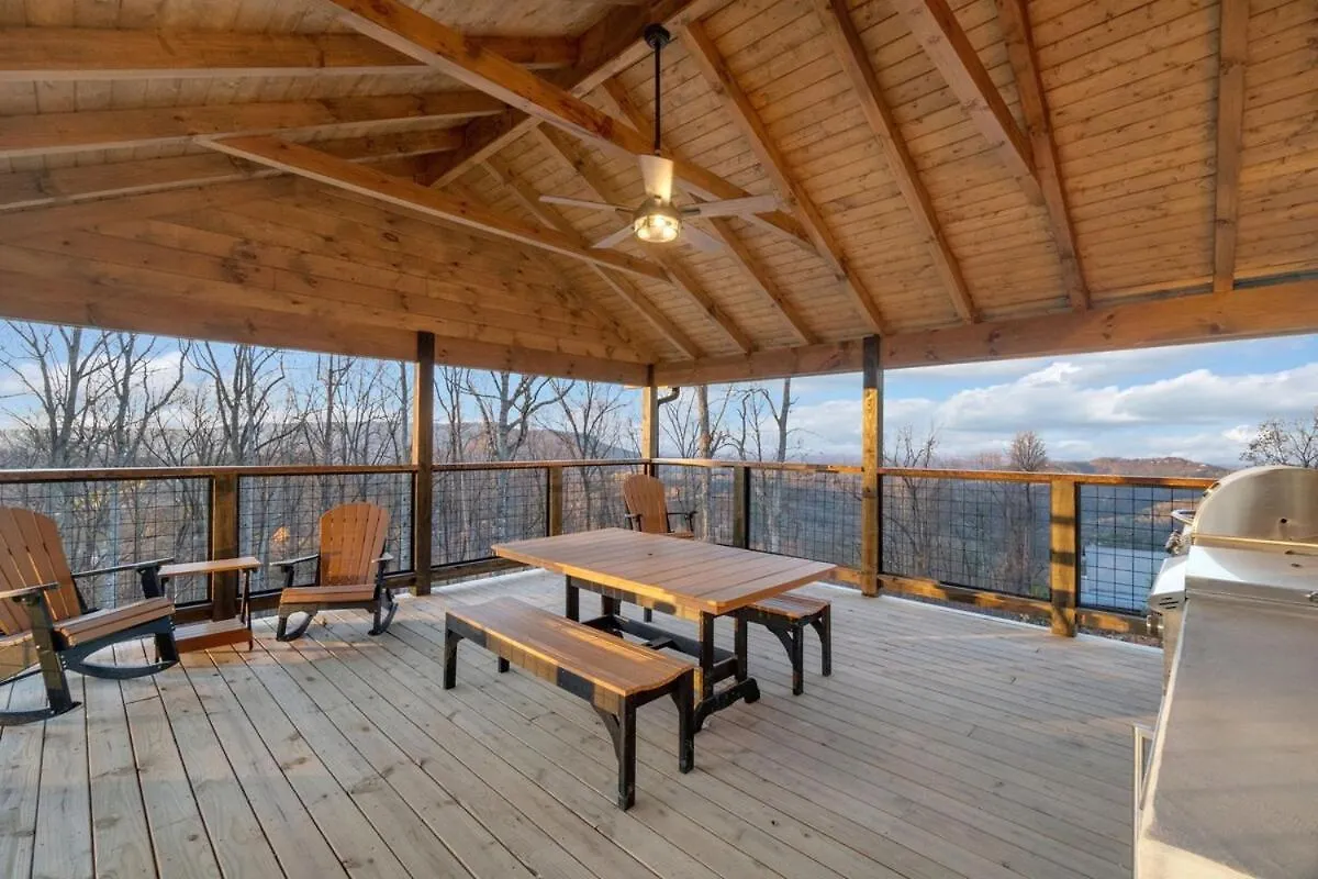 Honeybear Hideaways - Modern Luxurious With Pool, Hot Tub, Fire Place, Game And Theater Holiday home *