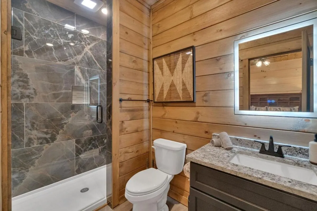 Honeybear Hideaways - Modern Luxurious With Pool, Hot Tub, Fire Place, Game And Theater Pigeon Forge