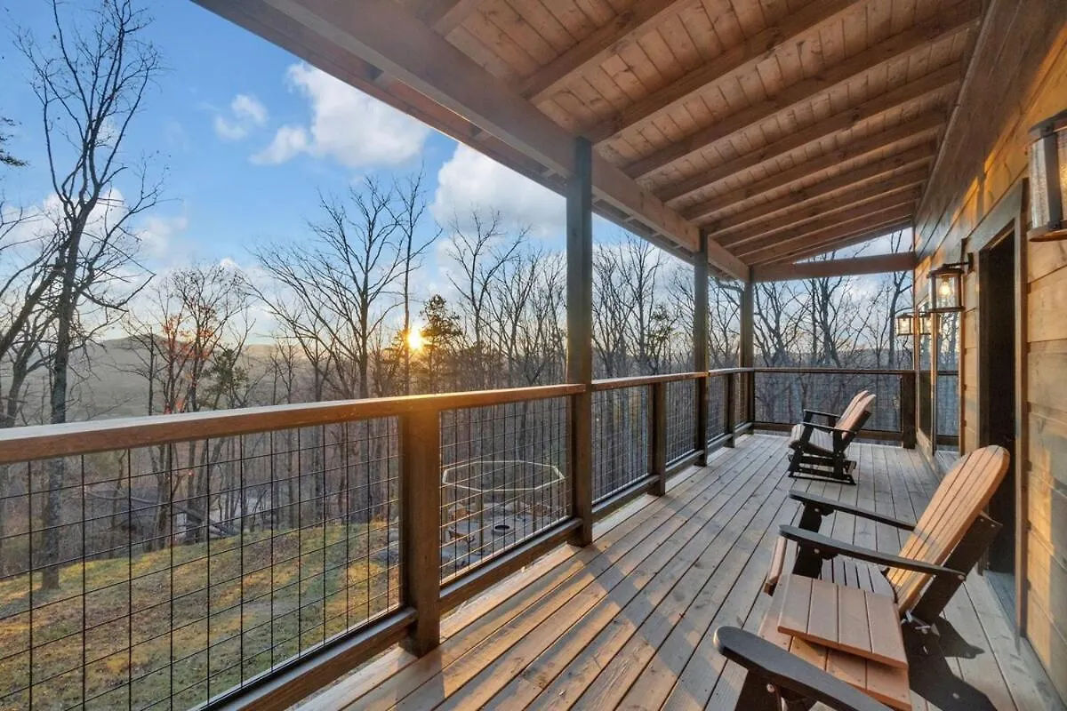 Honeybear Hideaways - Modern Luxurious With Pool, Hot Tub, Fire Place, Game And Theater Holiday home *