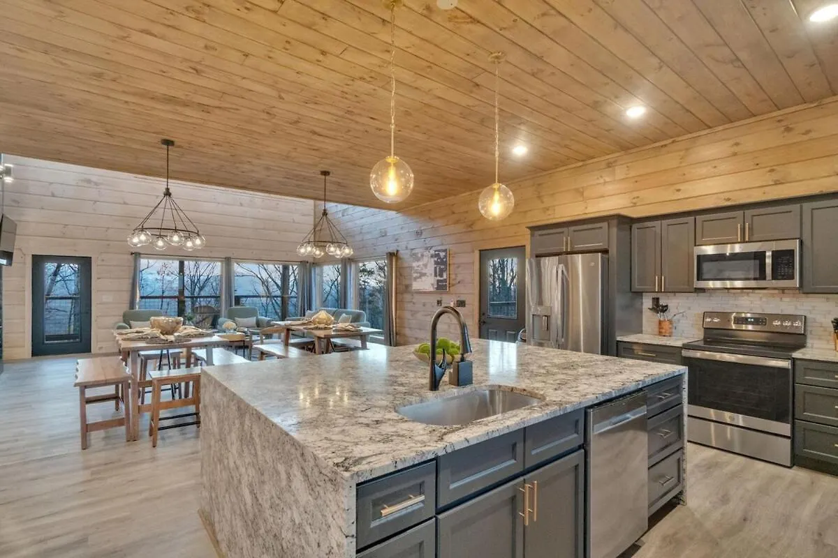 Honeybear Hideaways - Modern Luxurious With Pool, Hot Tub, Fire Place, Game And Theater *
