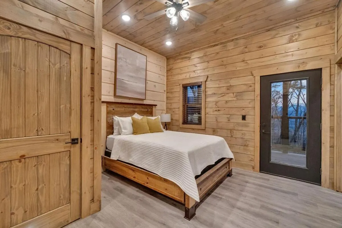 Honeybear Hideaways - Modern Luxurious With Pool, Hot Tub, Fire Place, Game And Theater