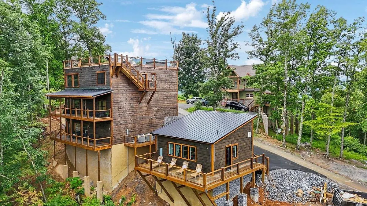 Honeybear Hideaways - #1 Luxury Haven With Breathtaking Mountain Views, Indoor Pool, Bowling Alley, And Golf