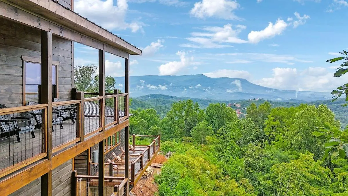 Honeybear Hideaways - #1 Luxury Haven With Breathtaking Mountain Views, Indoor Pool, Bowling Alley, And Golf Holiday home