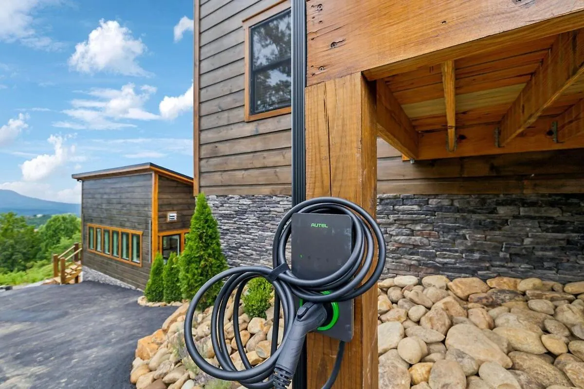 Holiday home Honeybear Hideaways - #1 Luxury Haven With Breathtaking Mountain Views, Indoor Pool, Bowling Alley, And Golf *