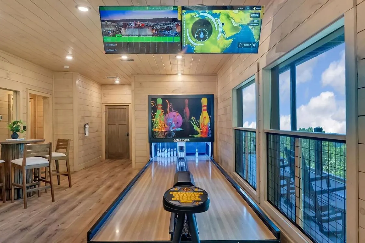 Honeybear Hideaways - #1 Luxury Haven With Breathtaking Mountain Views, Indoor Pool, Bowling Alley, And Golf * Pigeon Forge