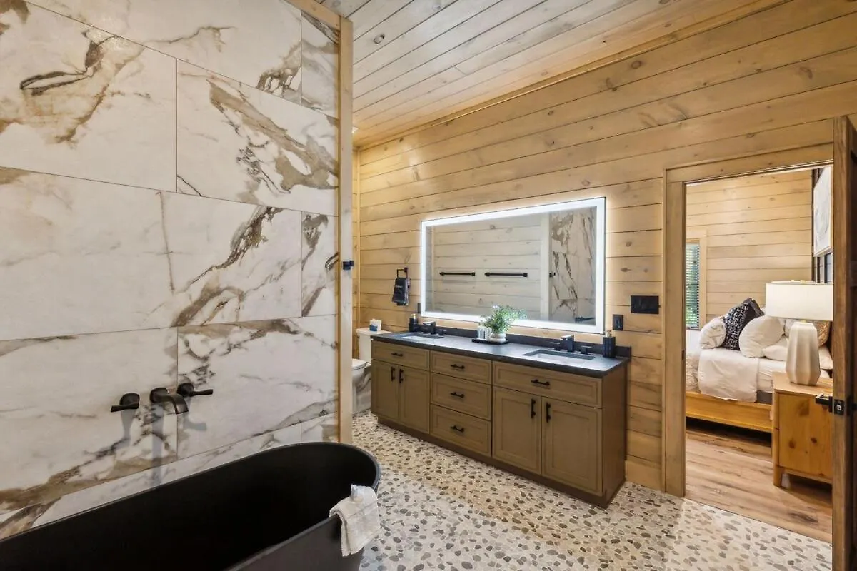 Holiday home Honeybear Hideaways - #1 Luxury Haven With Breathtaking Mountain Views, Indoor Pool, Bowling Alley, And Golf