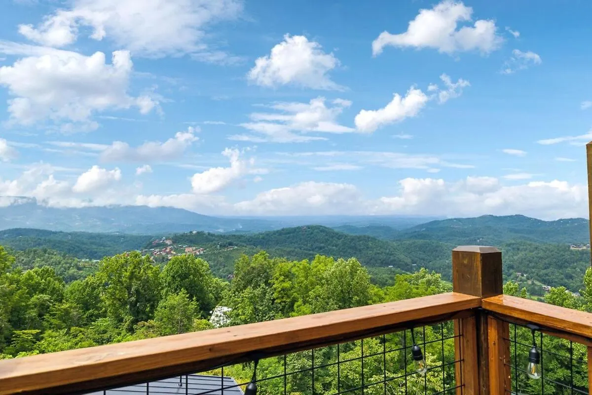 Honeybear Hideaways - #1 Luxury Haven With Breathtaking Mountain Views, Indoor Pool, Bowling Alley, And Golf Pigeon Forge