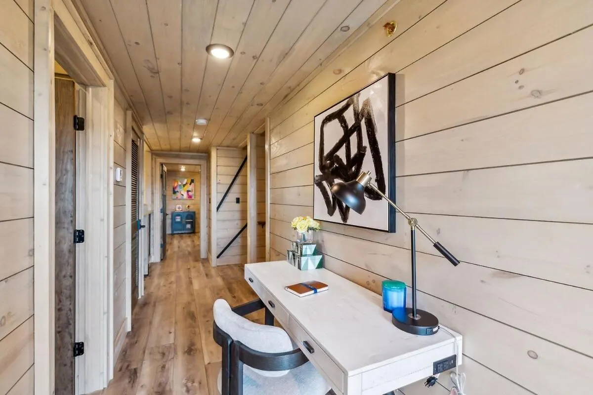 Honeybear Hideaways - #1 Luxury Haven With Breathtaking Mountain Views, Indoor Pool, Bowling Alley, And Golf Holiday home