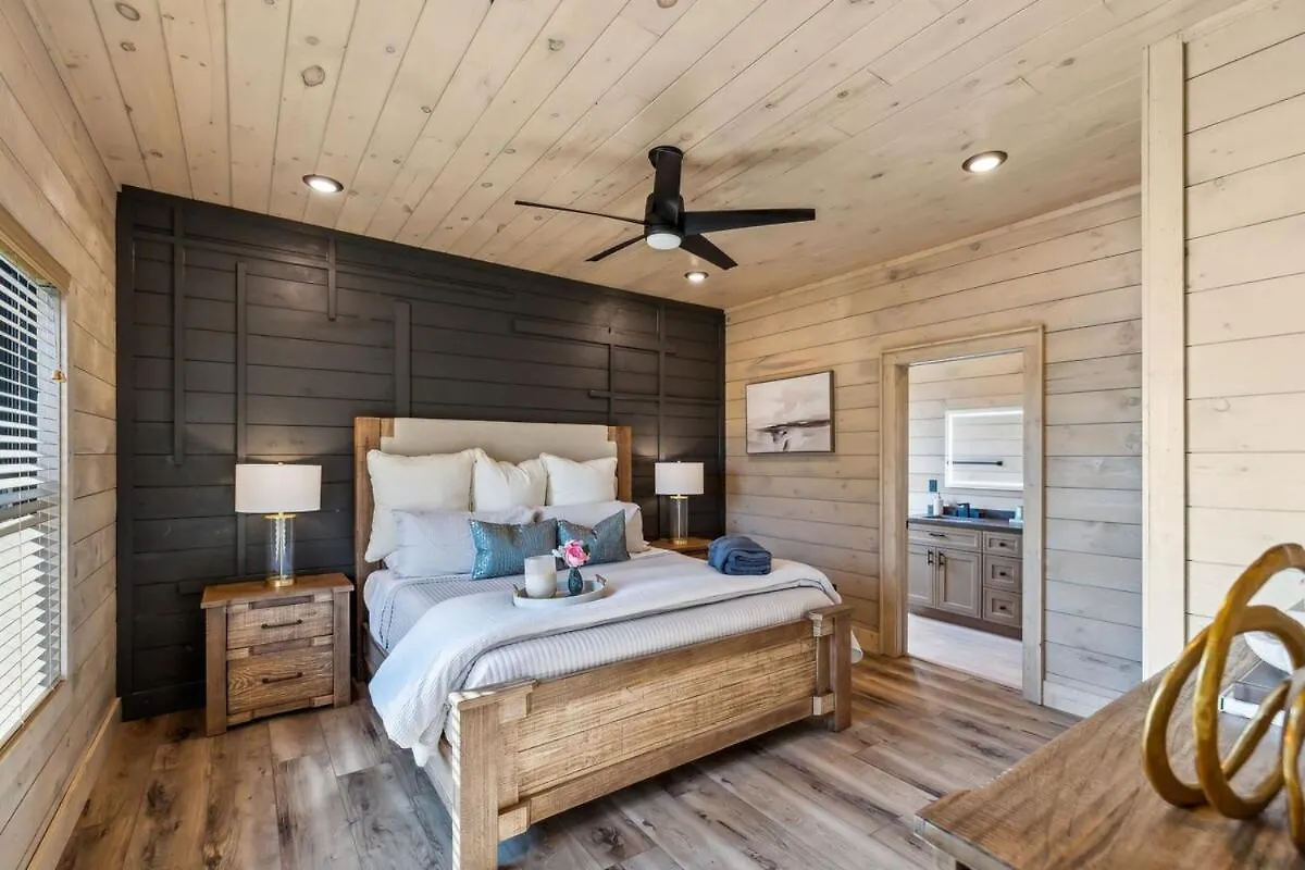 Holiday home Honeybear Hideaways - #1 Luxury Haven With Breathtaking Mountain Views, Indoor Pool, Bowling Alley, And Golf
