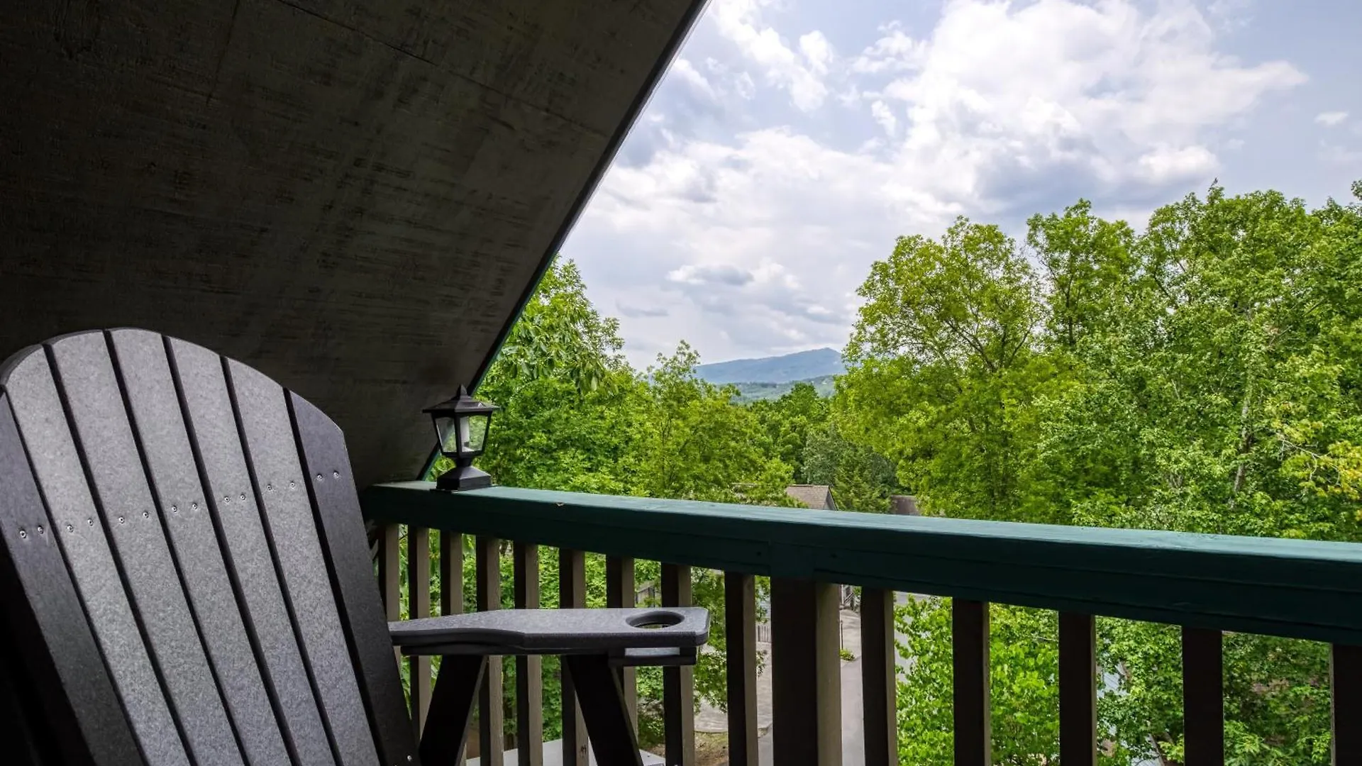 Chalet Majestic Poolside Lookout Pigeon Forge