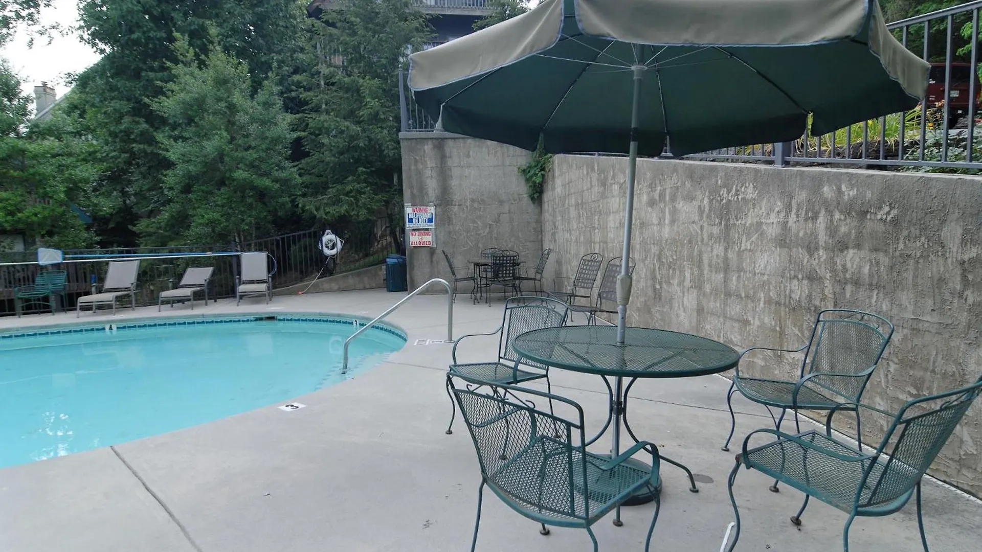 Majestic Poolside Lookout Pigeon Forge