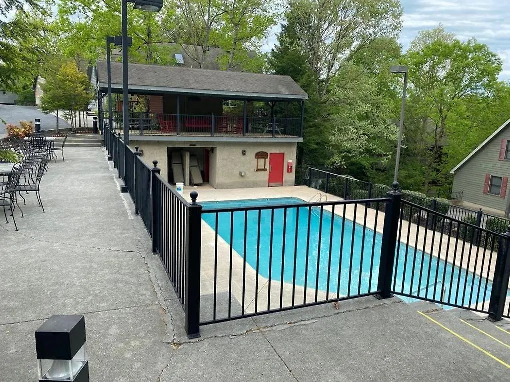 Majestic Poolside Lookout