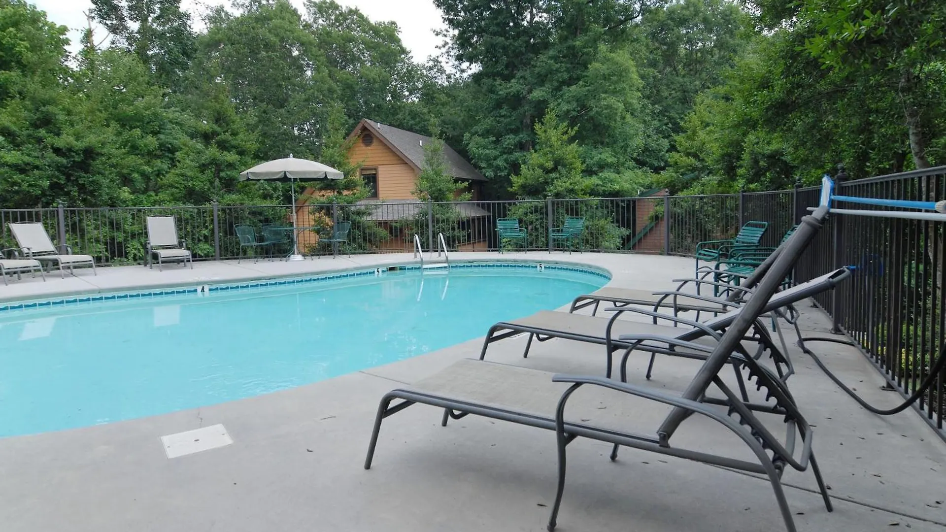 Chalet Majestic Poolside Lookout Pigeon Forge