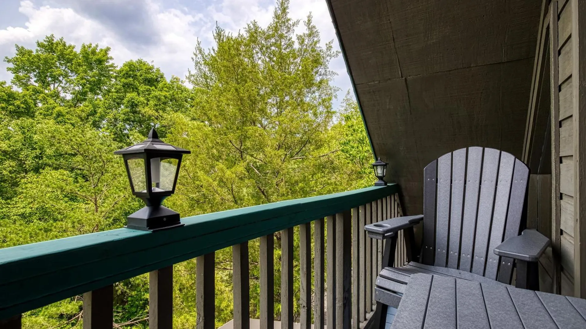 Majestic Poolside Lookout * Pigeon Forge