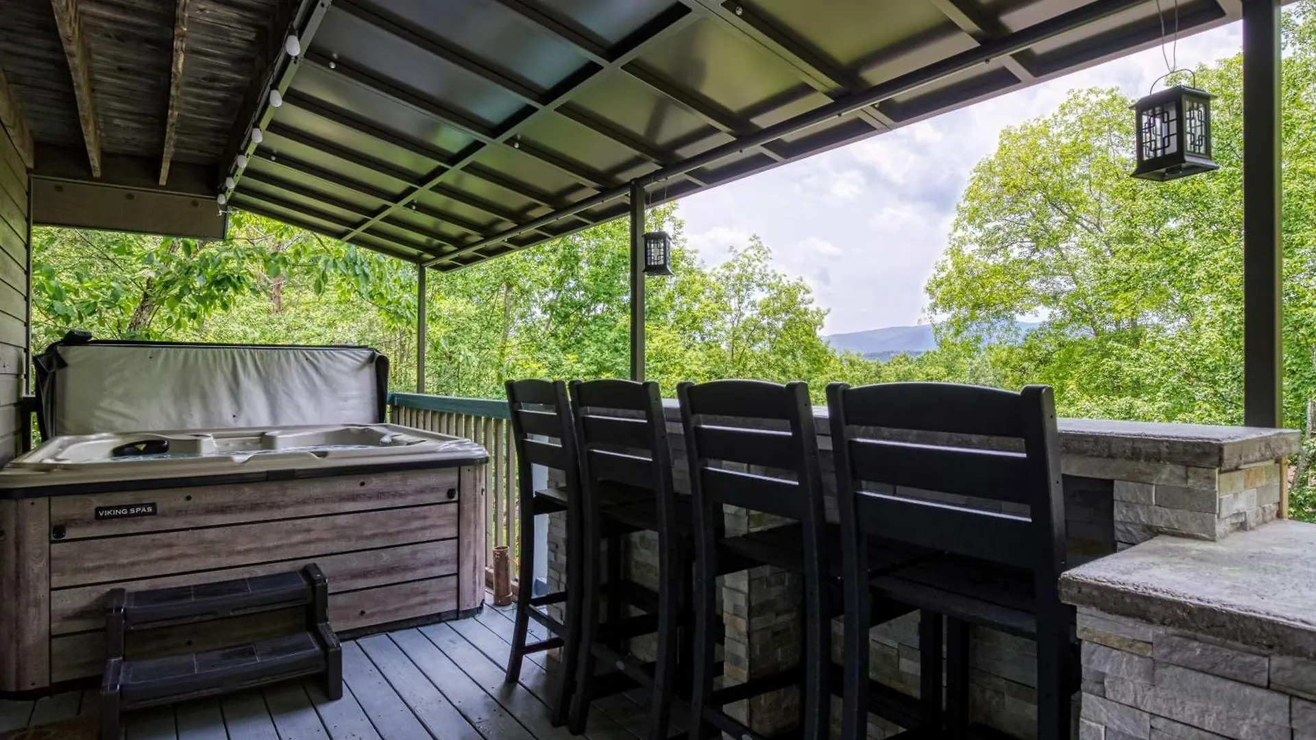 Majestic Poolside Lookout Chalet