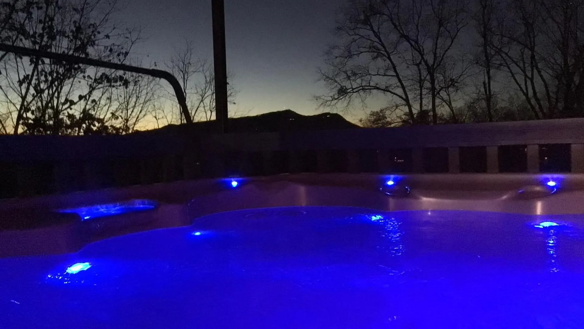 Majestic Poolside Lookout Chalet