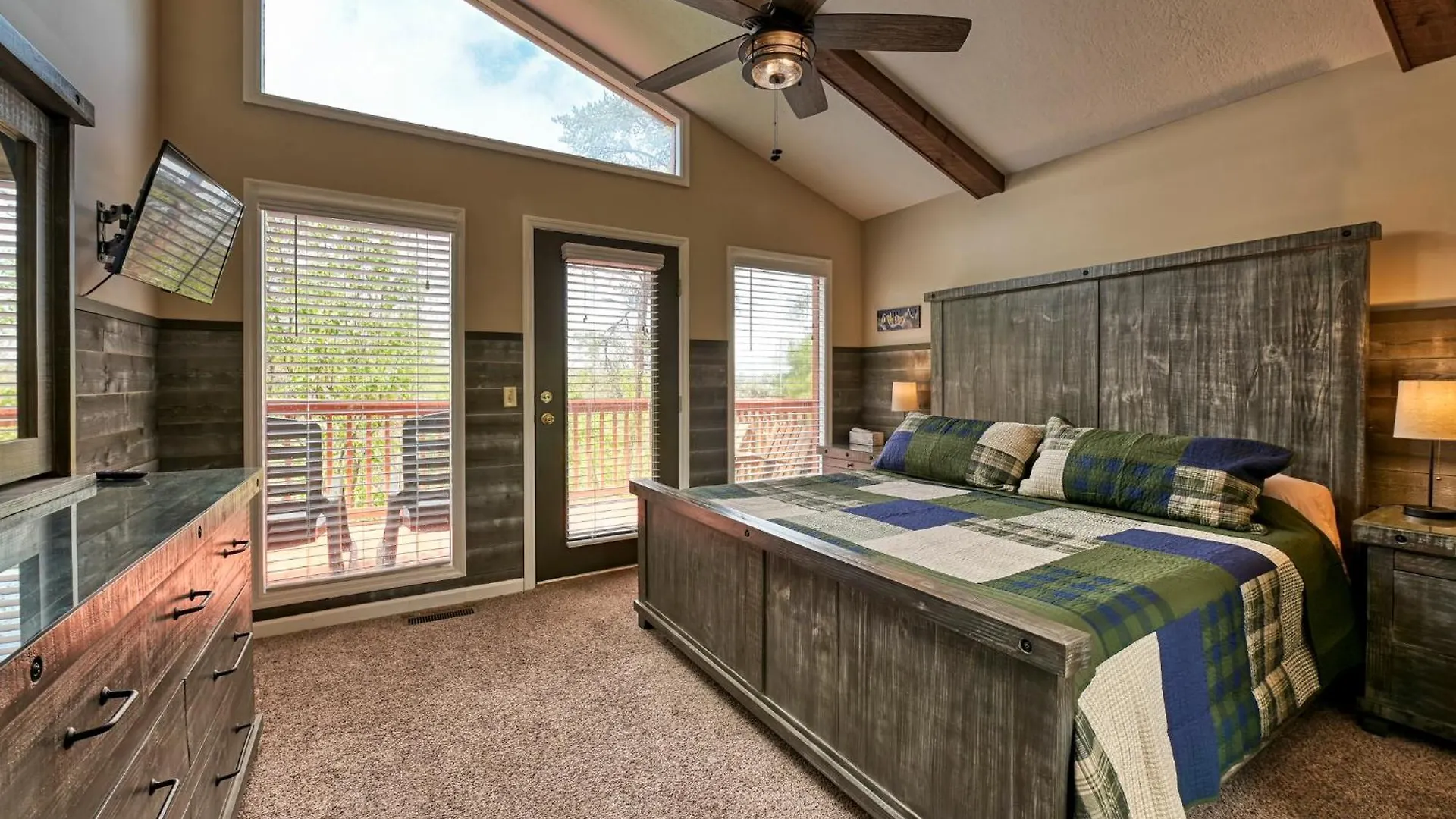 Chalet The Playful Bear Pigeon Forge