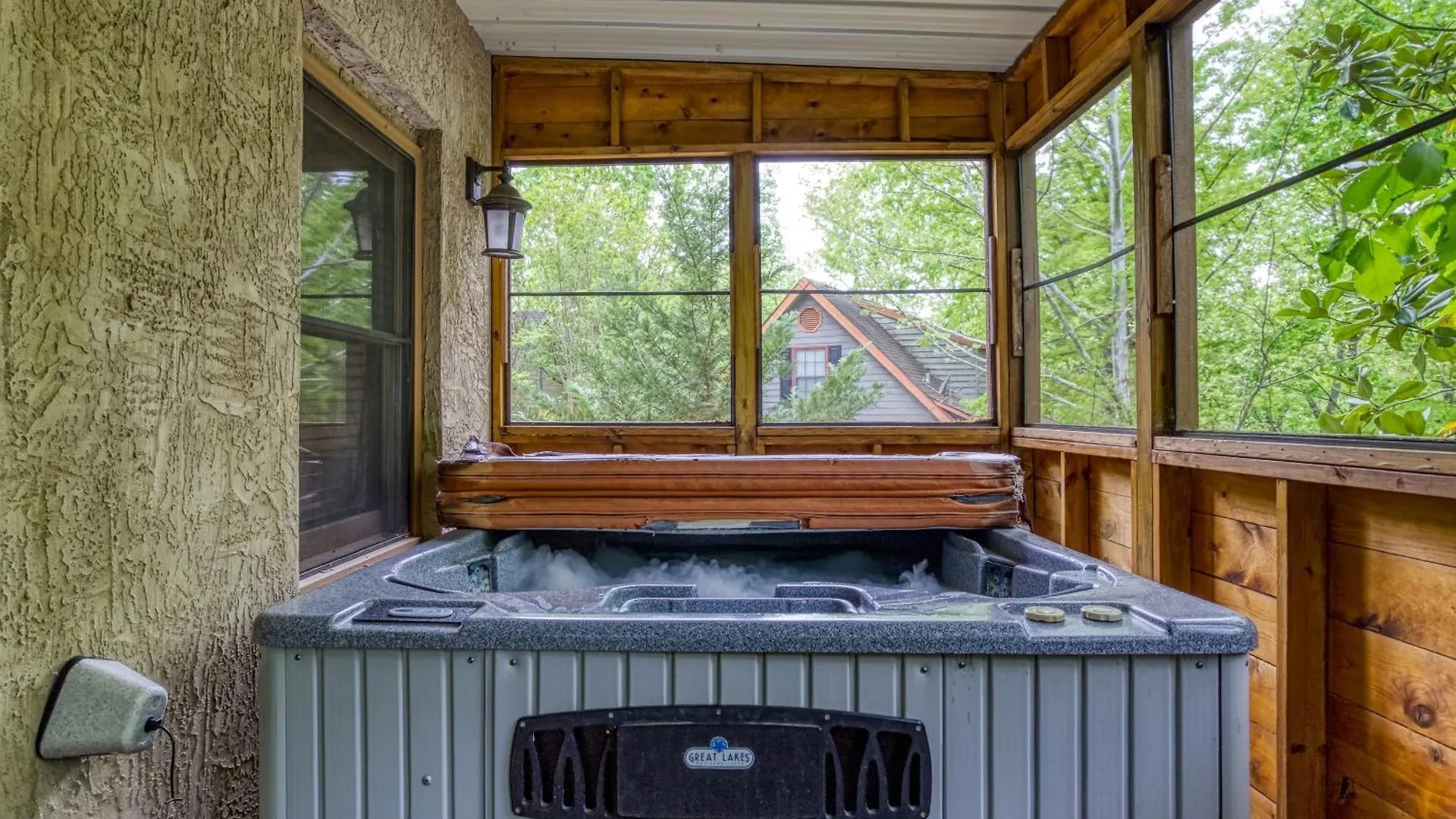 Mountain Side Chalet *