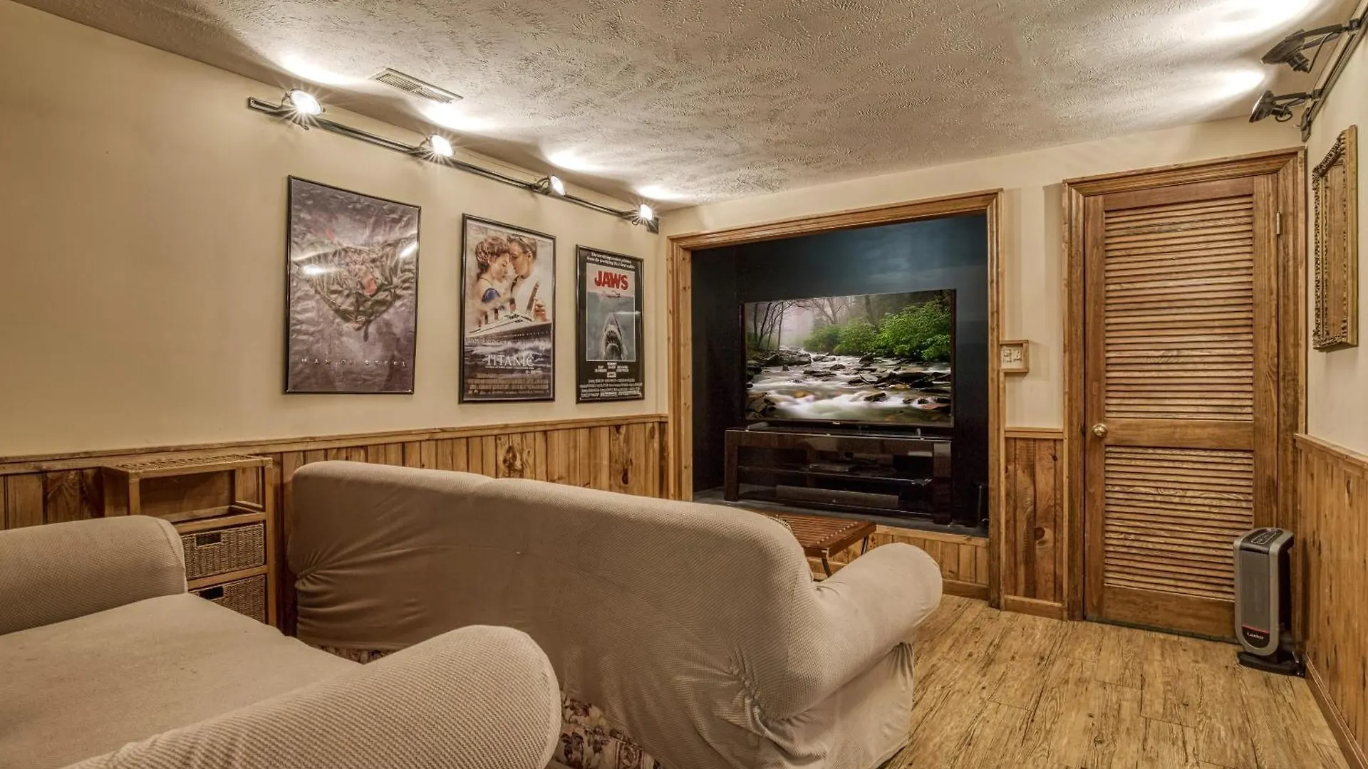 Chalet Mountain Side *