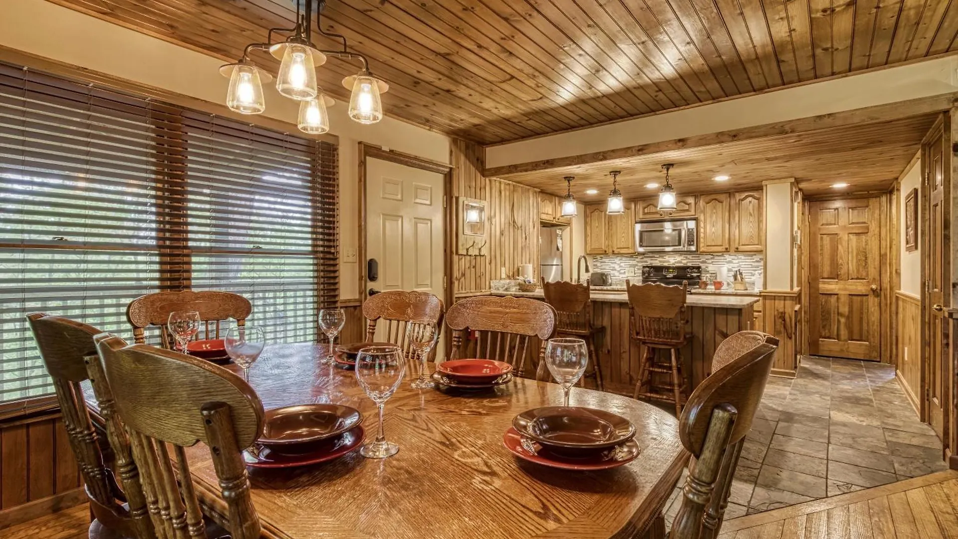 Mountain Side Chalet Pigeon Forge