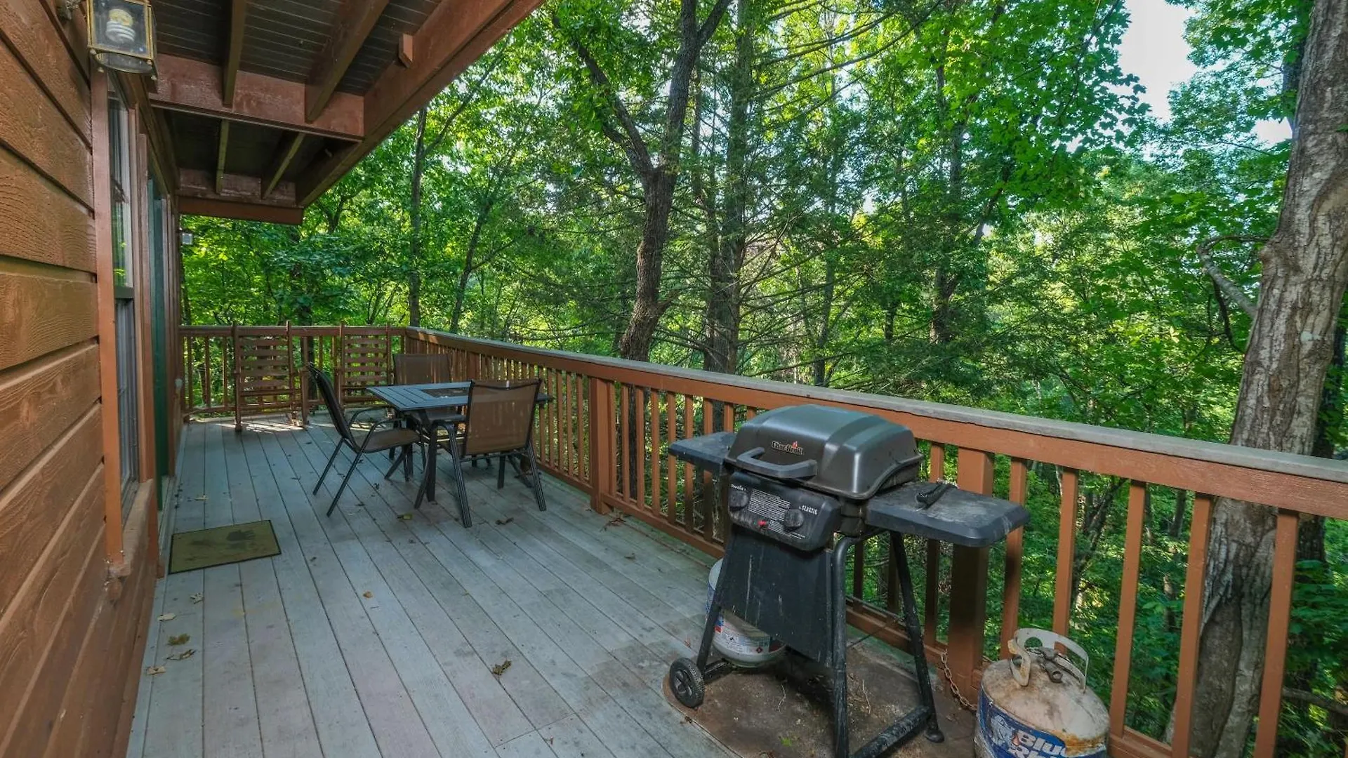 Grandpas Getaway Chalet *