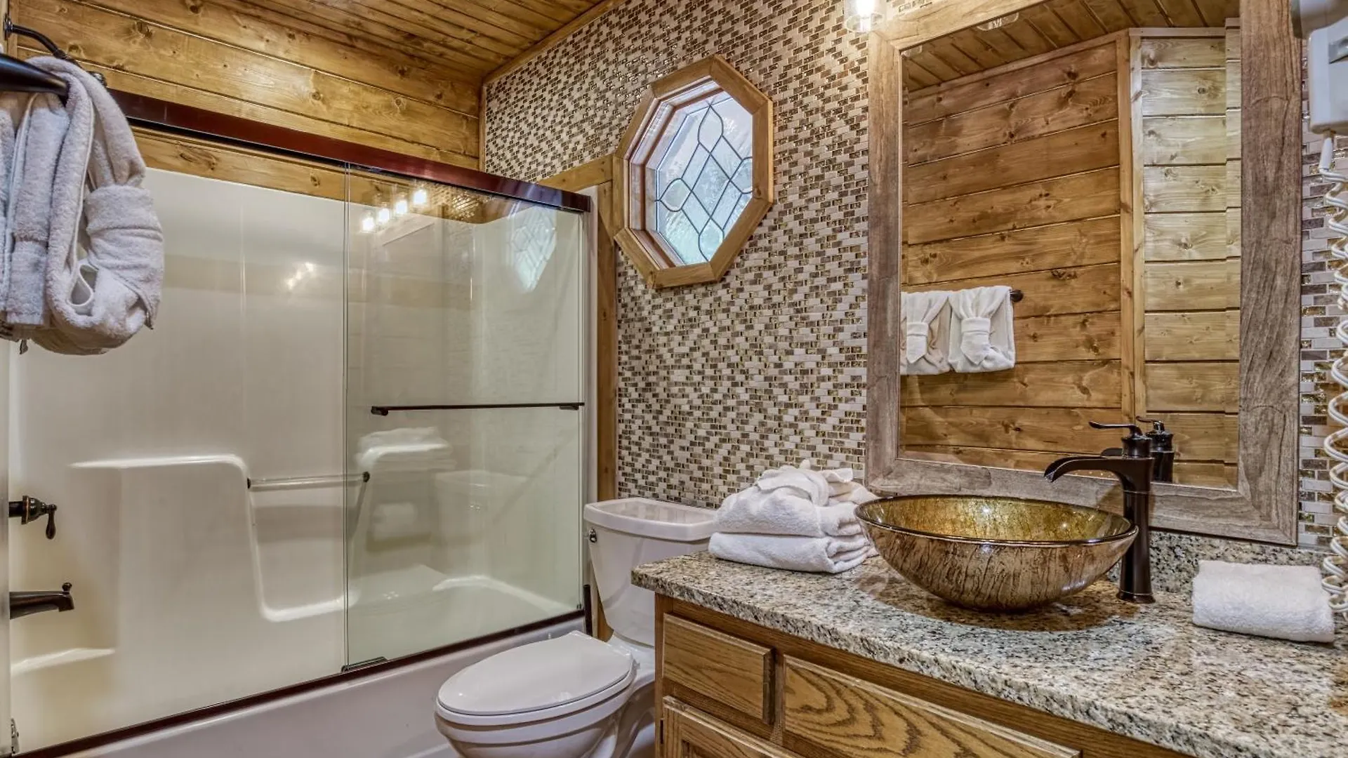 Grandpas Getaway Chalet *