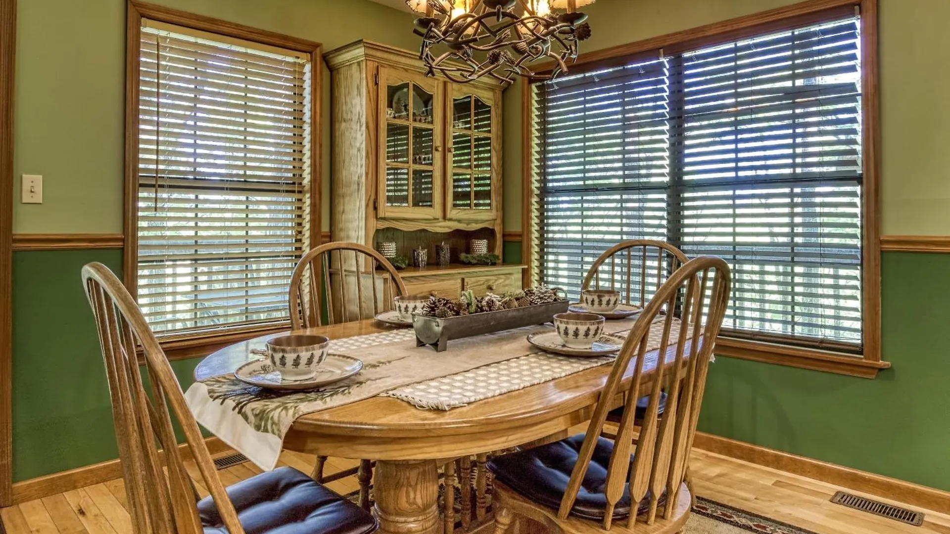 Grandpas Getaway Chalet *