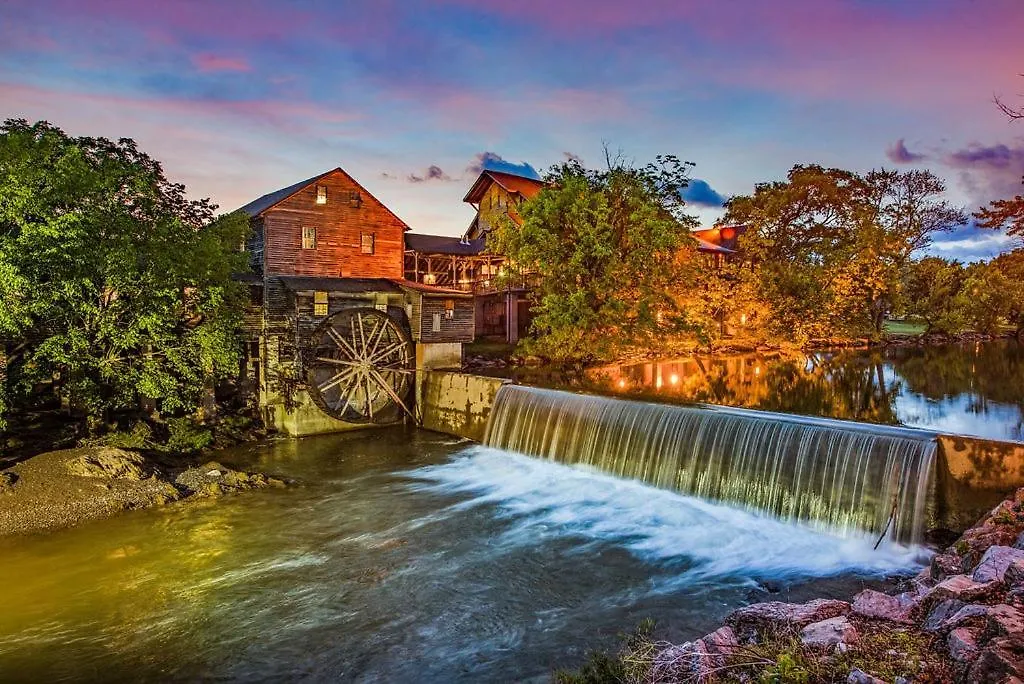 Forest Hollow Pigeon Forge