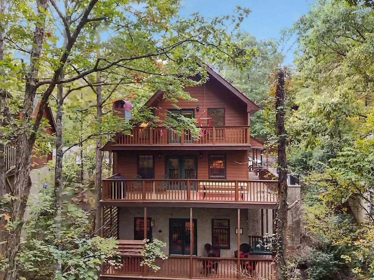 Forest Hollow * Pigeon Forge