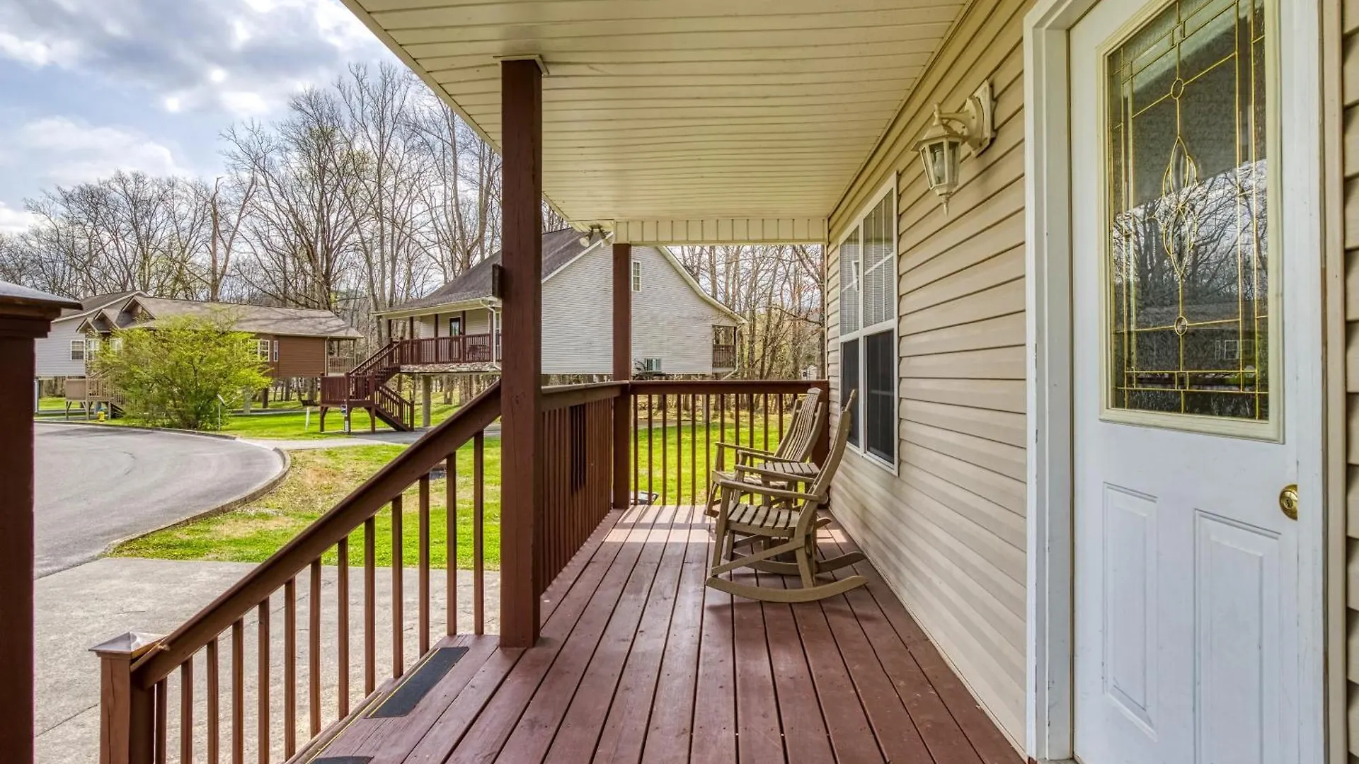 Lee's Creekside Pigeon Forge