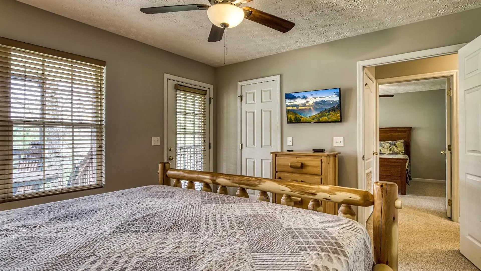 Lee's Creekside Holiday home