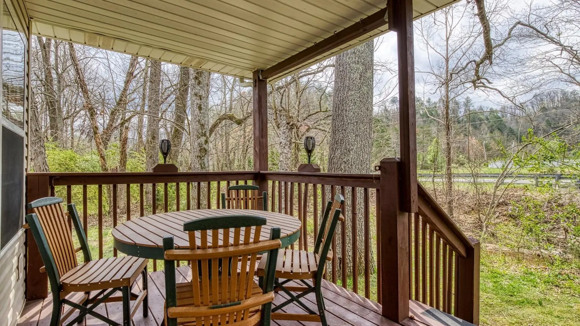 Lee's Creekside *