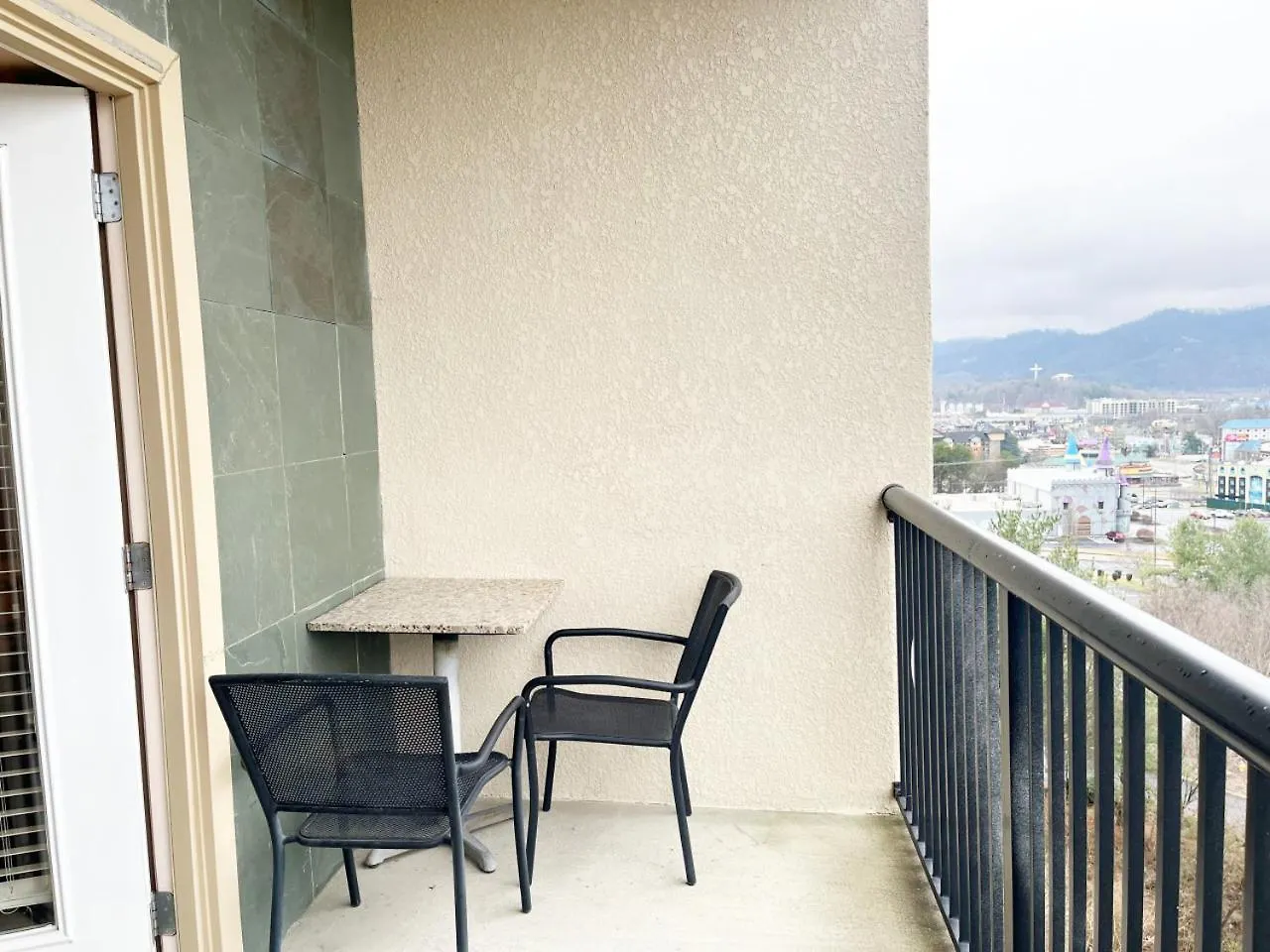 Unit 1606 - Mountain View