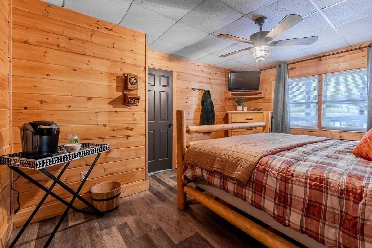 Holiday home Cozy Retreat With Movie Near Parkway