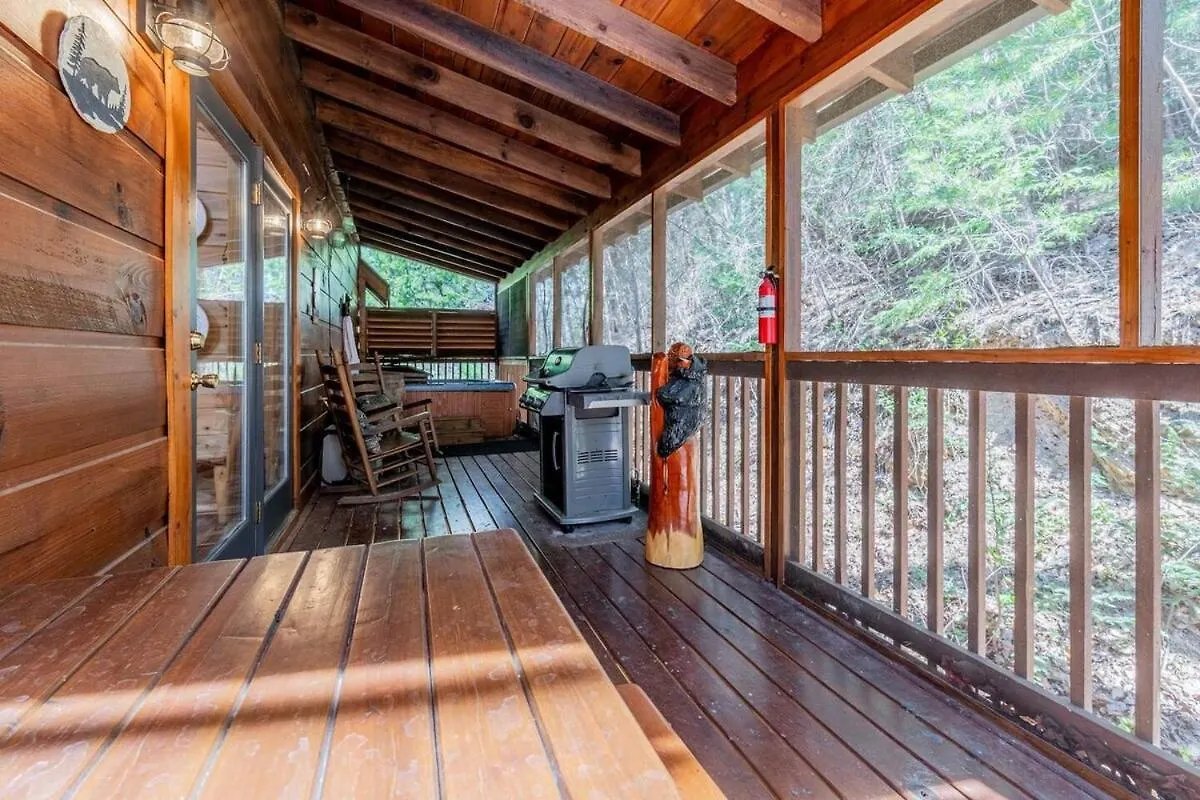 Cozy Retreat With Movie Near Parkway Pigeon Forge