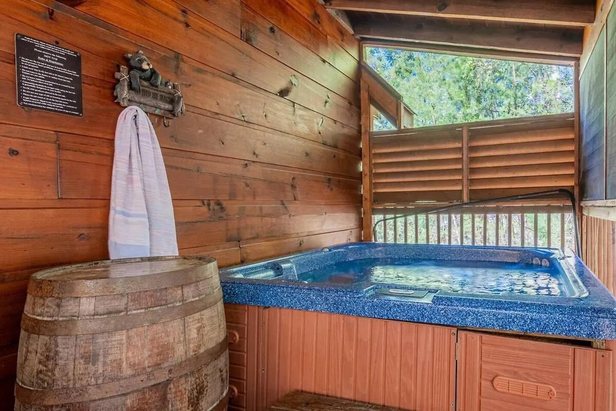 Holiday home Cozy Retreat With Movie Near Parkway Pigeon Forge
