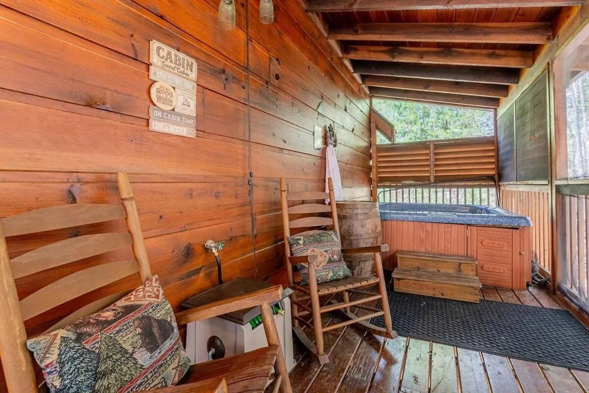 Holiday home Cozy Retreat With Movie Near Parkway