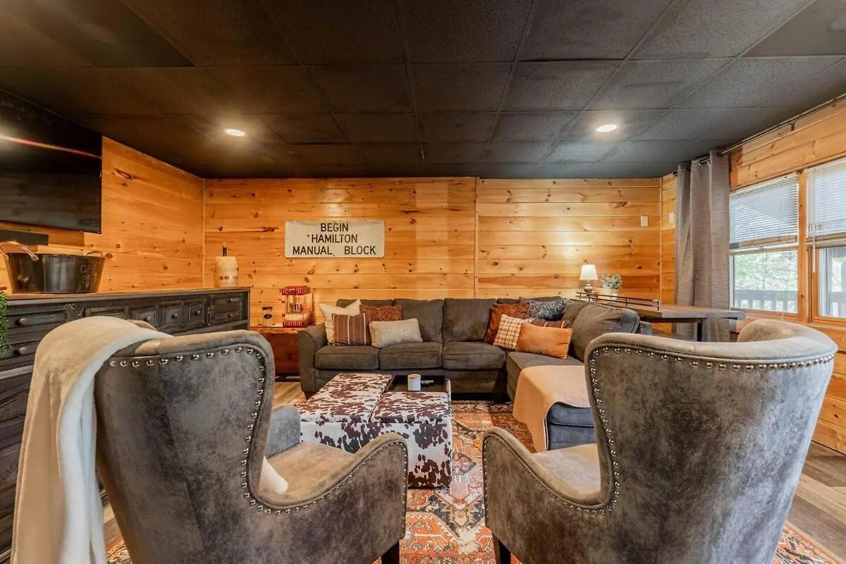 Cozy Retreat With Movie Near Parkway Holiday home Pigeon Forge