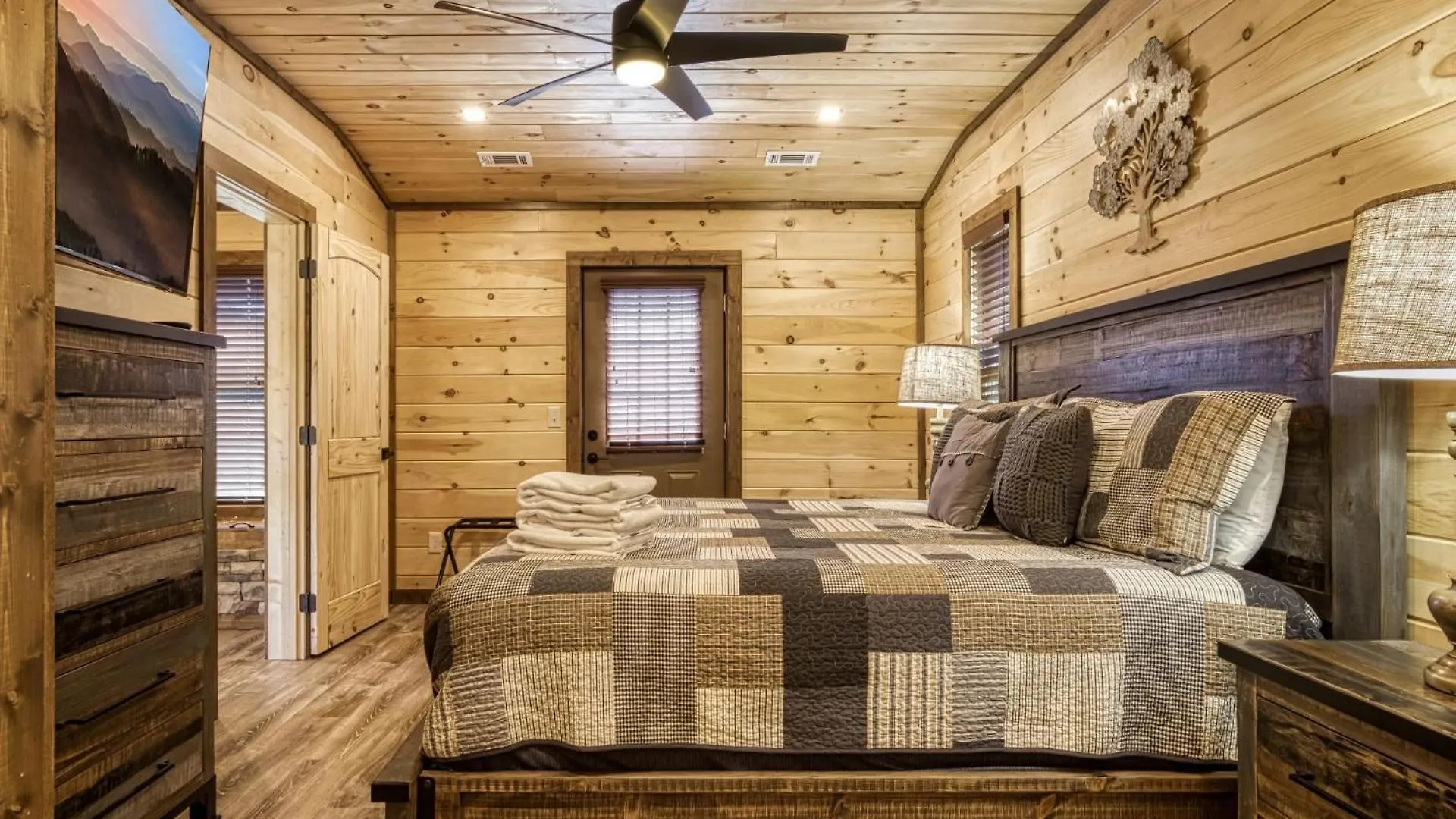 Ern866 - Ole Smoky Pigeon Forge
