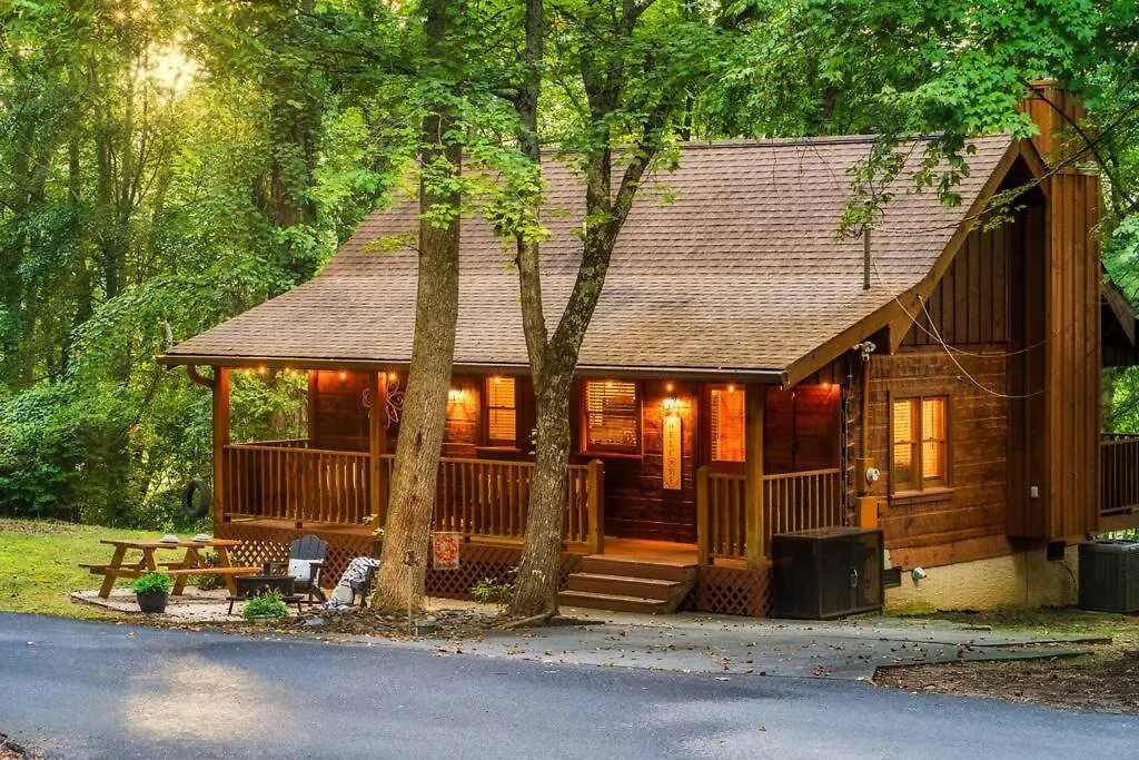 Couples Retreat *location*hot Tub*fire Pit*