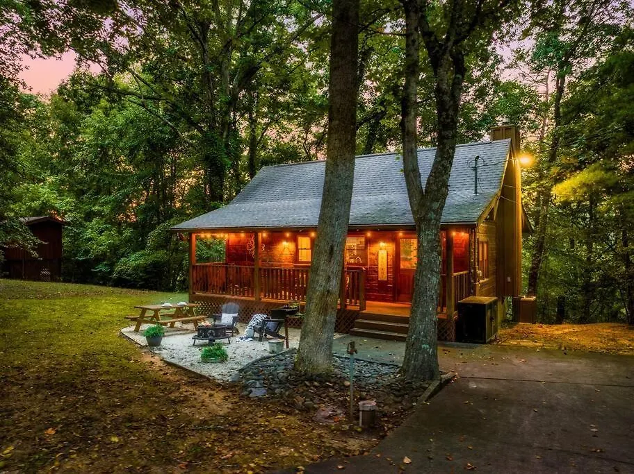 Couples Retreat *location*hot Tub*fire Pit* Holiday home *