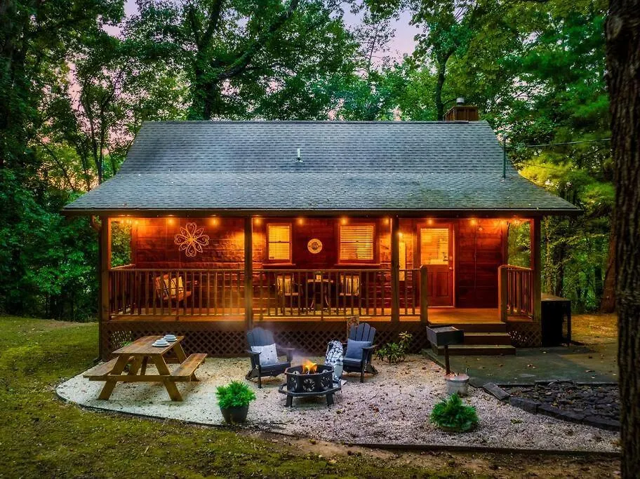 Couples Retreat *location*hot Tub*fire Pit* Pigeon Forge