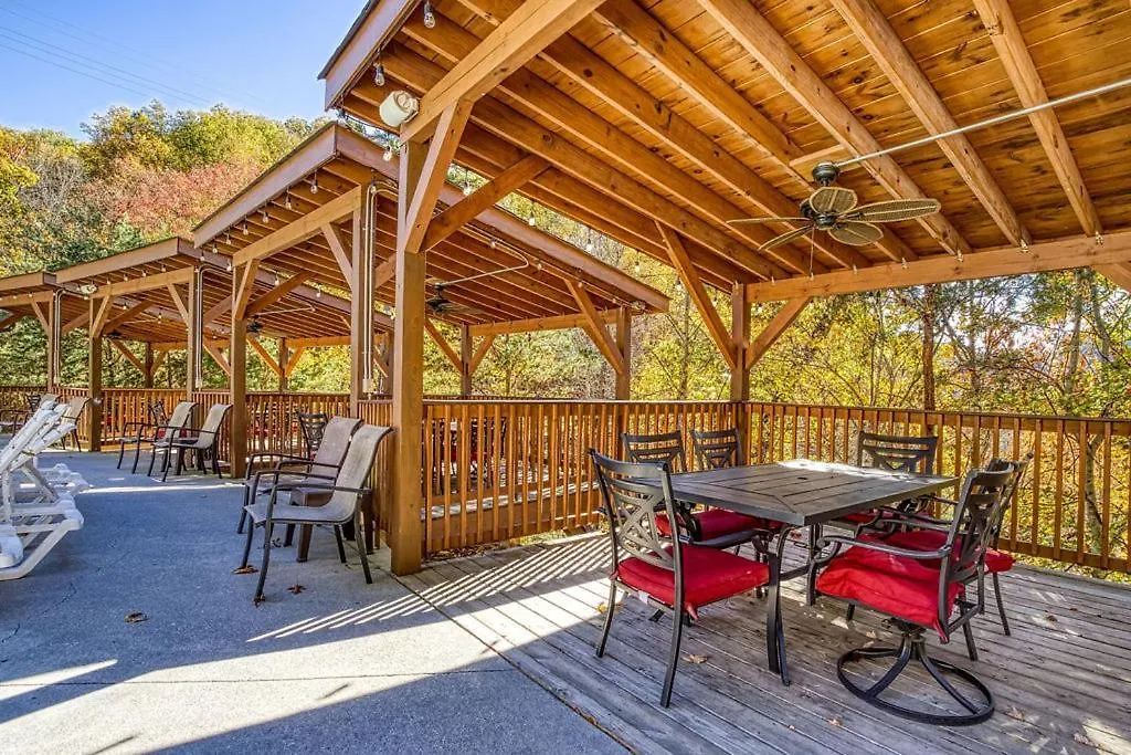Holiday home An Awesome View, Game Area, Pools, Pavilion, Free Attraction Tickets, Dollywood And More! *