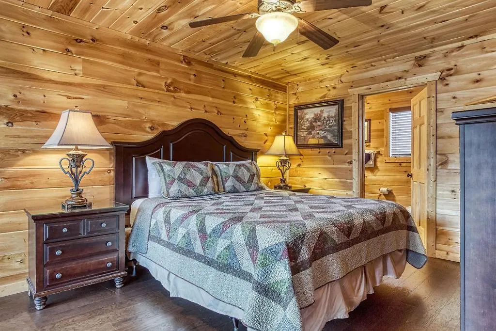 Holiday home An Awesome View, Game Area, Pools, Pavilion, Free Attraction Tickets, Dollywood And More! *